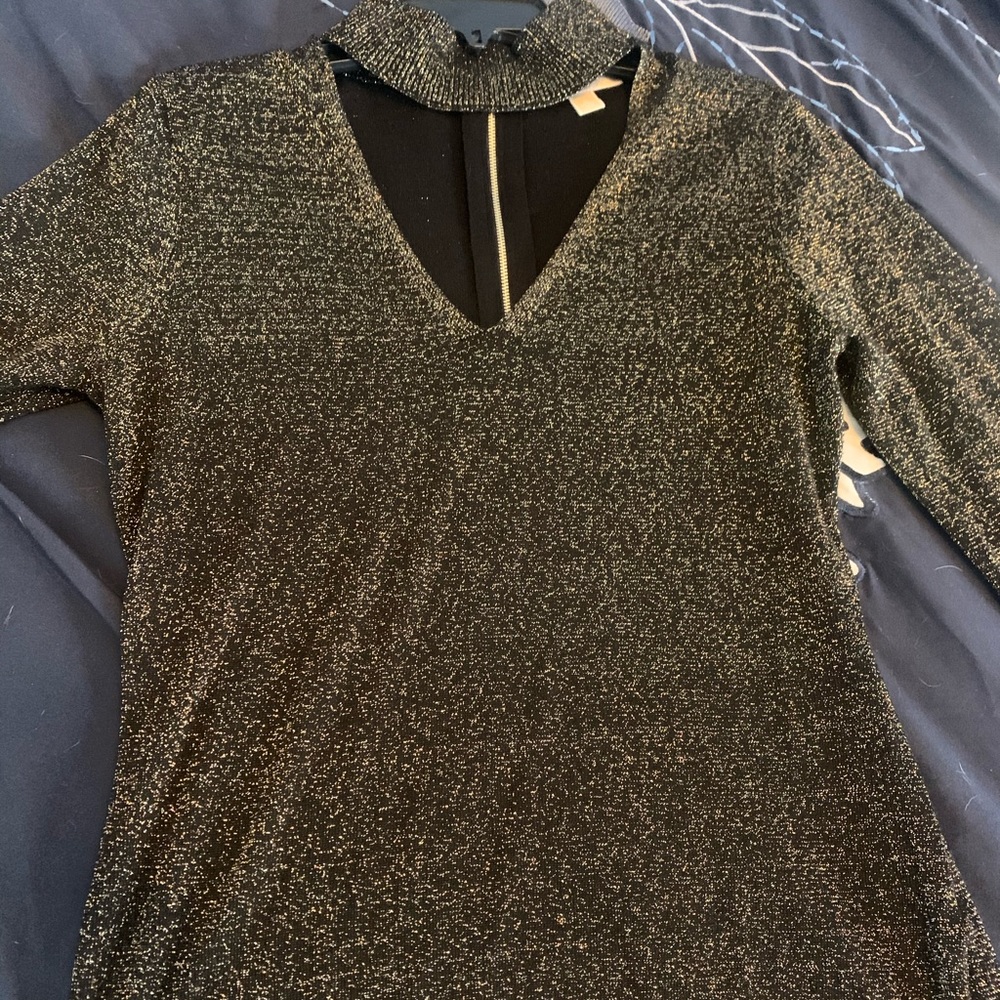 A MICHAEL KORS key hole sweater very festive black and gold good as new